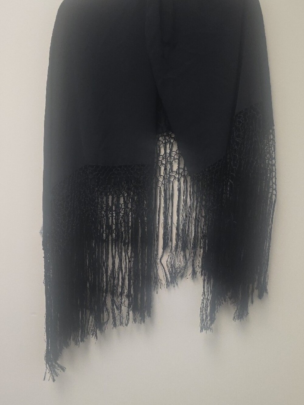 Oscar de la Renta Silk Black Fringe Shawl Scarf - Picture 4 of 7